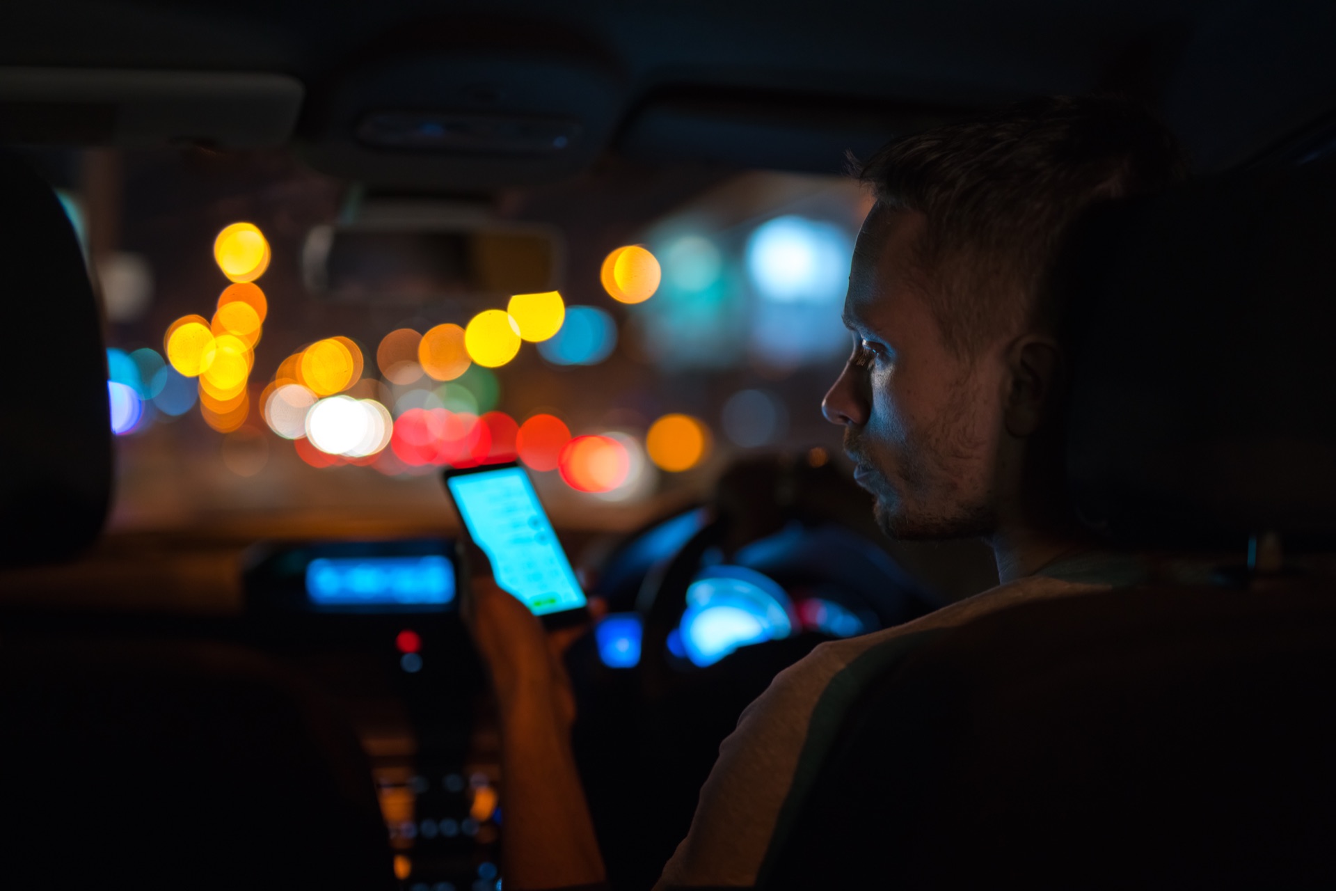 Ist der KFZ-Sachverständige auch abends oder am Wochenende erreichbar?