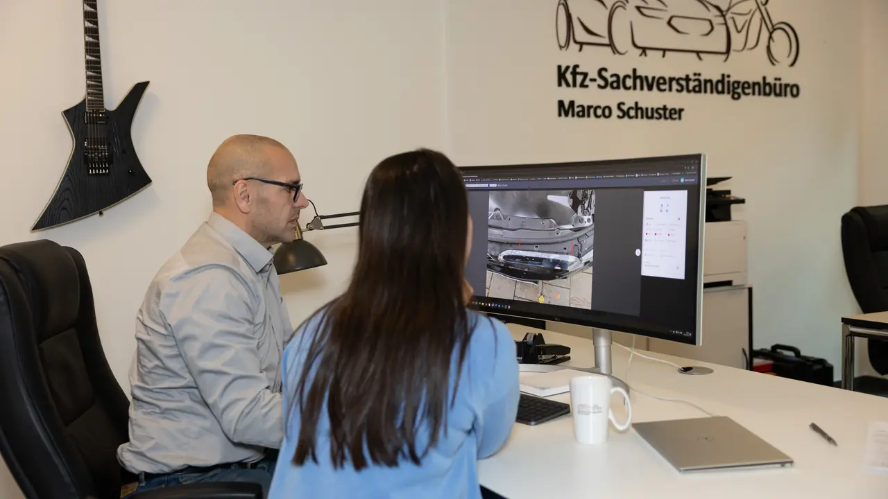 E-Auto nach Unfall: Was gilt bei Schäden an Batterie und Hochvoltsystem?